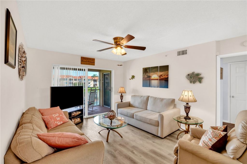 1590 S 42nd Circle, Unit 208, Vero Beach, FL 32967 Photo