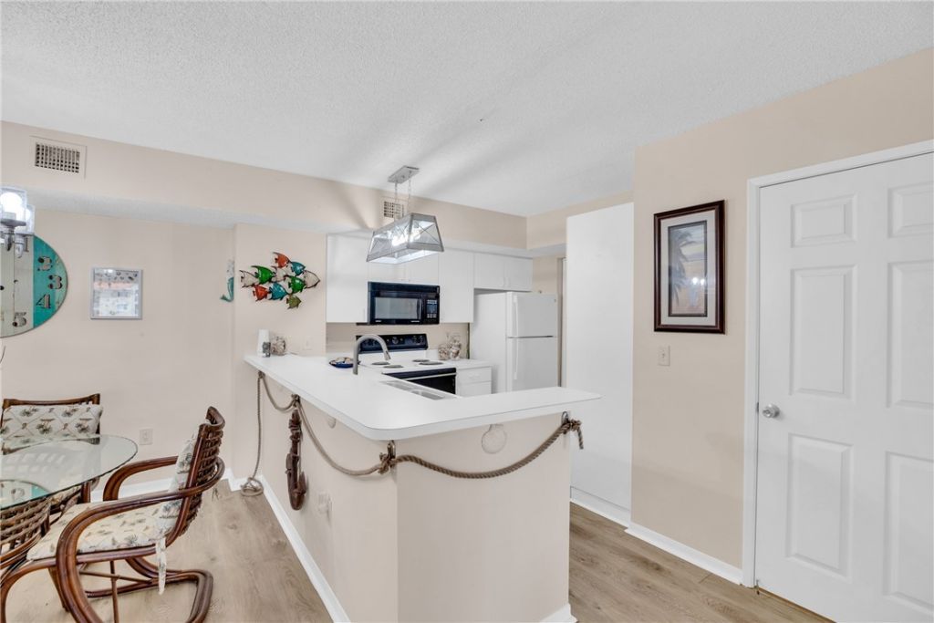 1590 S 42nd Circle, Unit 208, Vero Beach, FL 32967 Photo
