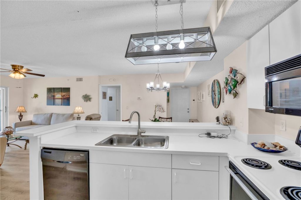1590 S 42nd Circle, Unit 208, Vero Beach, FL 32967 Photo