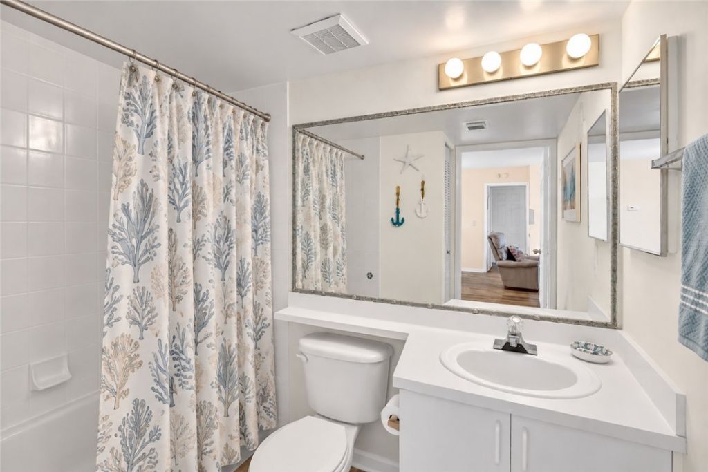 1590 S 42nd Circle, Unit 208, Vero Beach, FL 32967 Photo