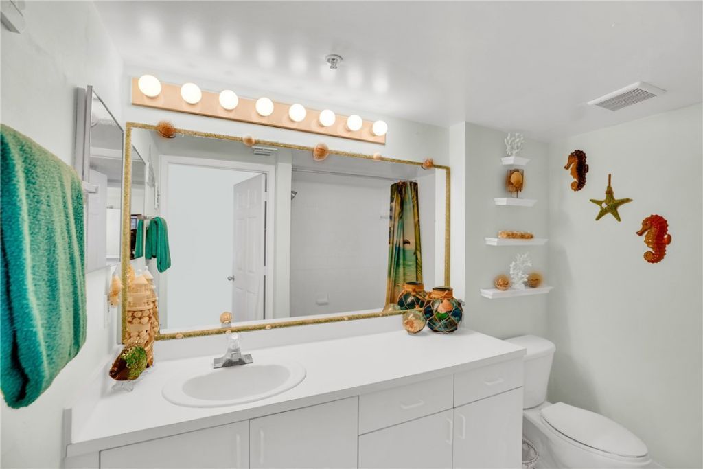 1590 S 42nd Circle, Unit 208, Vero Beach, FL 32967 Photo