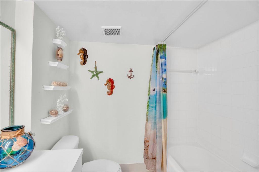 1590 S 42nd Circle, Unit 208, Vero Beach, FL 32967 Photo
