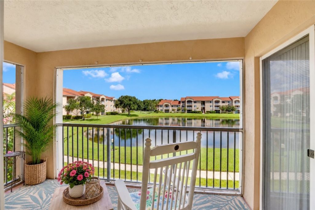 1590 S 42nd Circle, Unit 208, Vero Beach, FL 32967 Photo