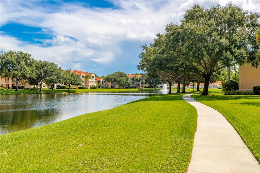 1590 S 42nd Circle, Unit 208, Vero Beach, FL 32967 Photo