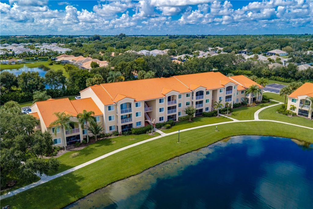1590 S 42nd Circle, Unit 208, Vero Beach, FL 32967 Photo