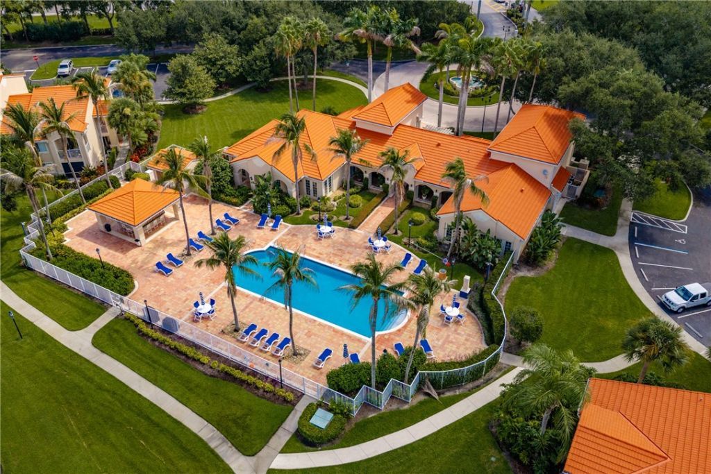 1590 S 42nd Circle, Unit 208, Vero Beach, FL 32967 Photo