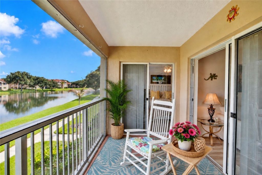 1590 S 42nd Circle, Unit 208, Vero Beach, FL 32967 Photo