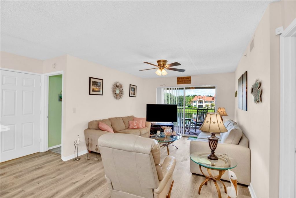 1590 S 42nd Circle, Unit 208, Vero Beach, FL 32967 Photo