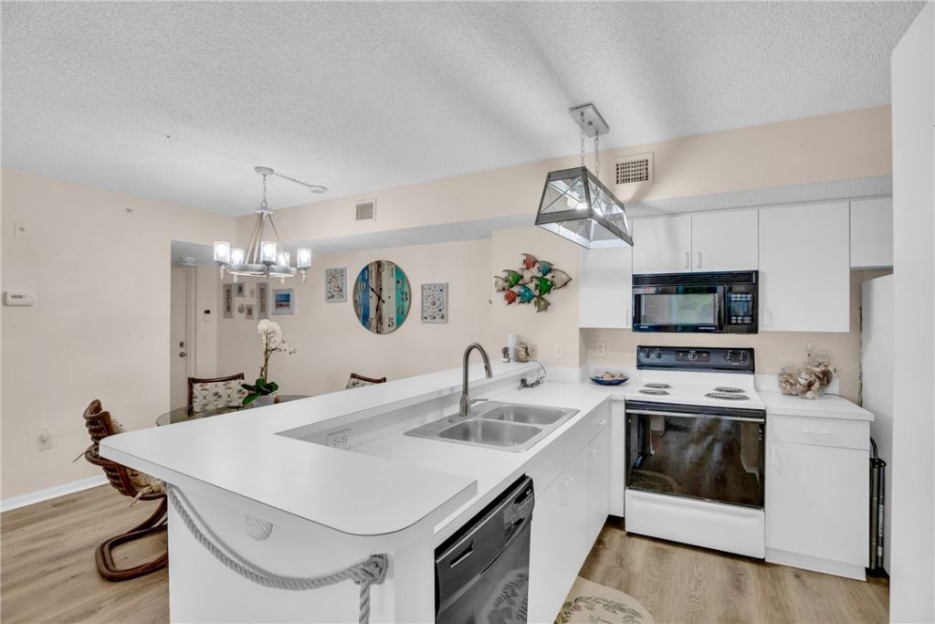 1590 S 42nd Circle, Unit 208, Vero Beach, FL 32967 Photo