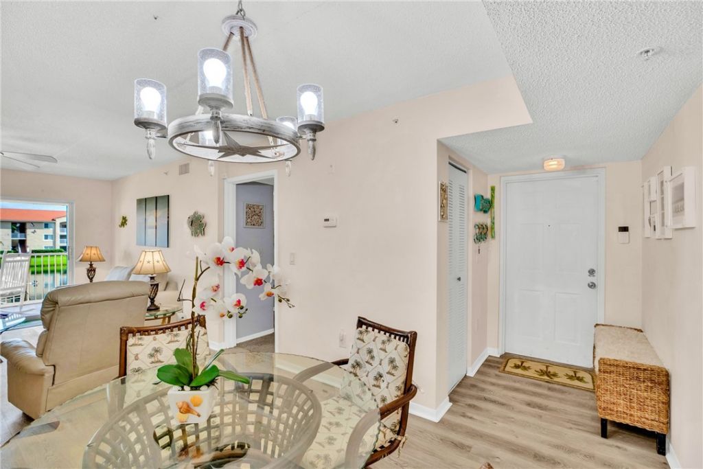 1590 S 42nd Circle, Unit 208, Vero Beach, FL 32967 Photo