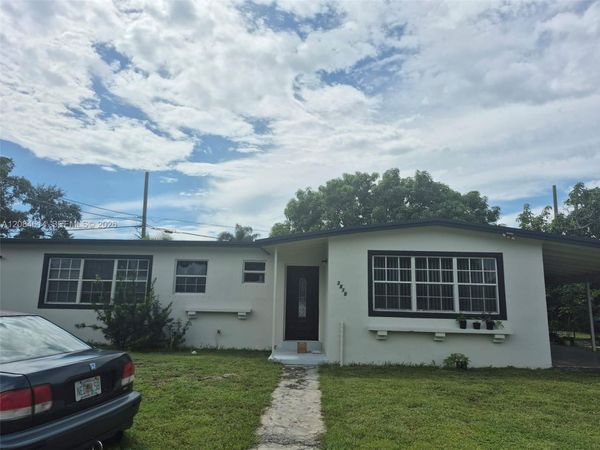 3810 NW 195th St , Miami Gardens, FL 33055