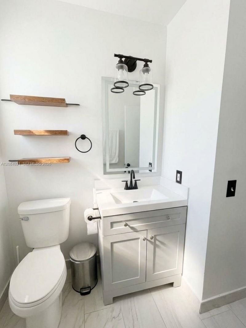 2820 SW 25th St , Unit 2820, Miami, FL 33133 Photo