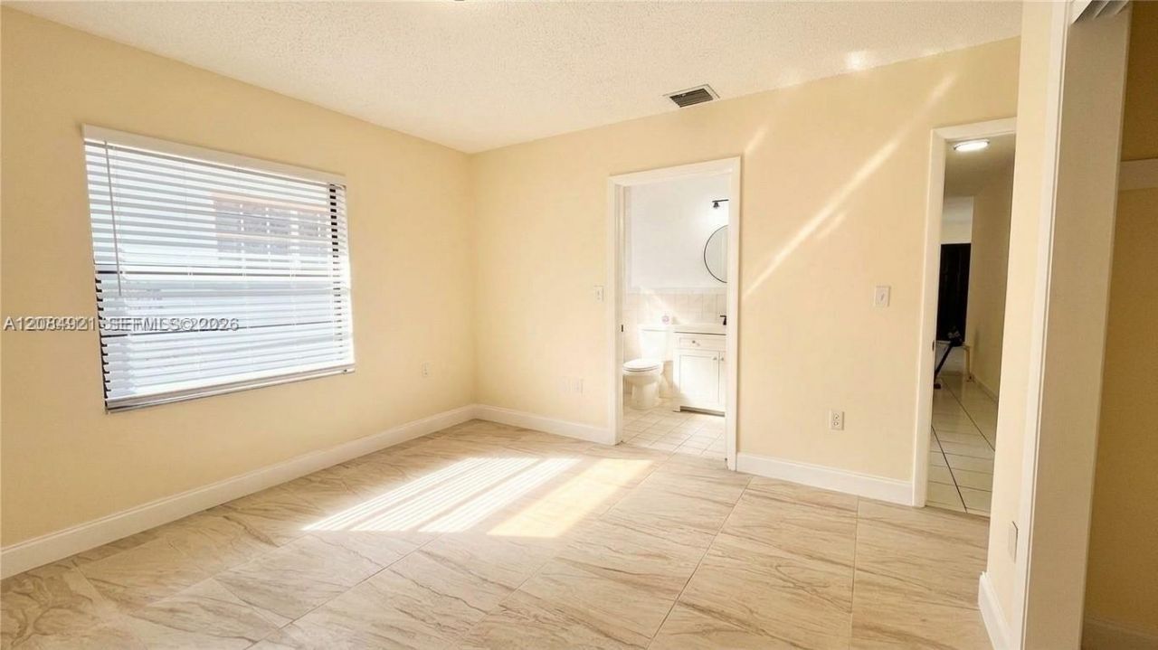 2820 SW 25th St , Unit 2820, Miami, FL 33133 Photo