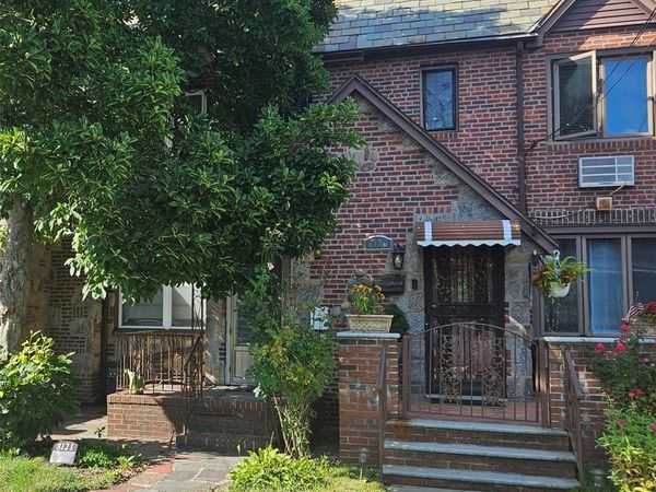 8121 77th Avenue , Glendale, NY 11385
