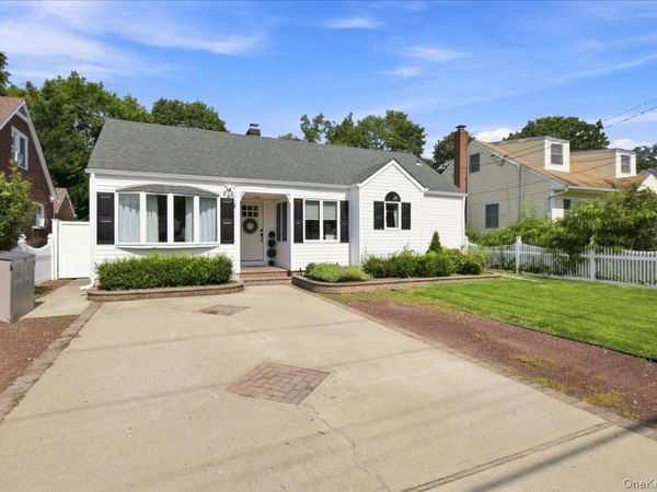 51 Dawson Avenue , Kings Park, NY 11754