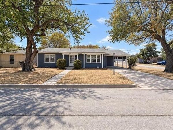 203 E Spring, Henrietta, TX 76365