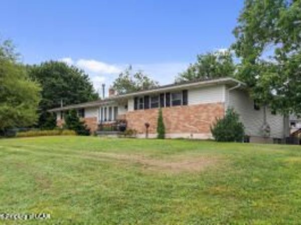 32 Redwood Drive, Wilkes-Barre, PA 18702