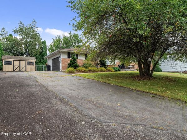 32 Redwood Drive, Wilkes-Barre, PA 18702