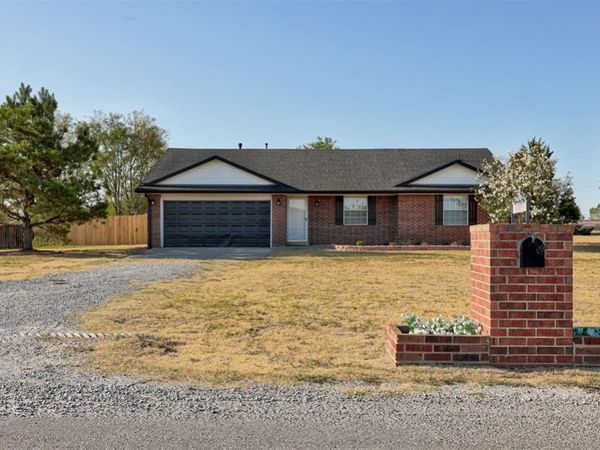 2371 Holden Lane, Blanchard, OK 73010