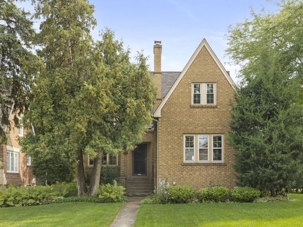 303 Hillside Avenue , Glen Ellyn, IL 60137