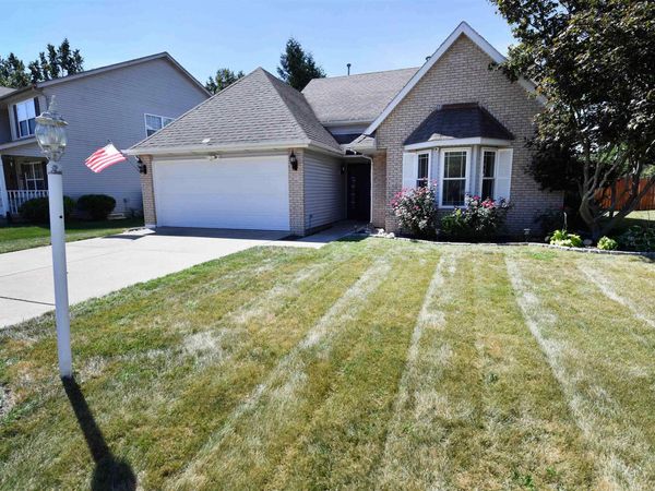6211 N FROSTWOOD Parkway, Peoria, IL 61615