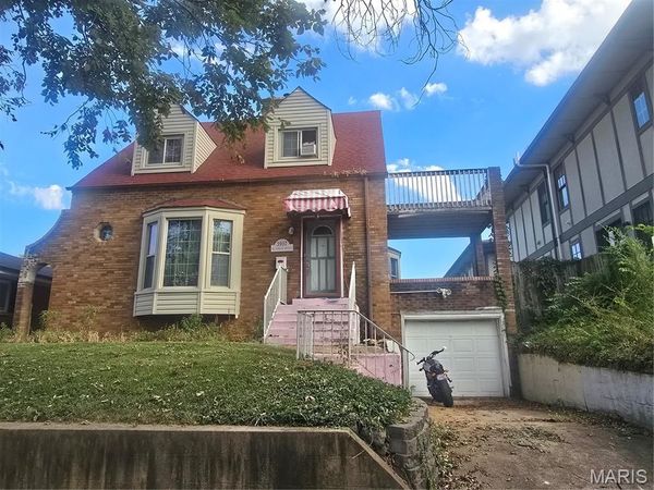 3907 McDonald Avenue, St Louis, MO 63116