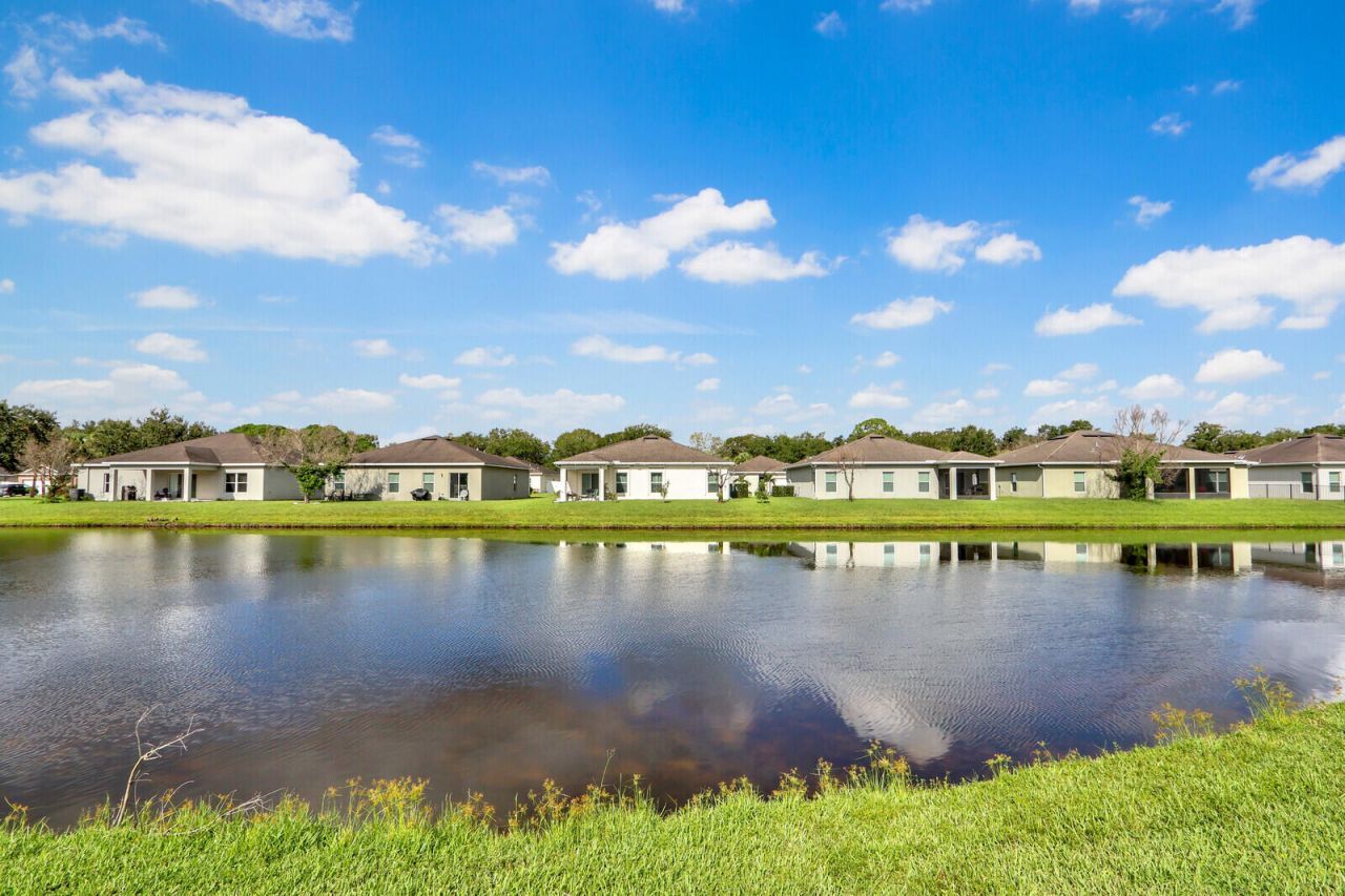 5255 Oakland Lake Circle, Fort Pierce, FL 34951 Photo