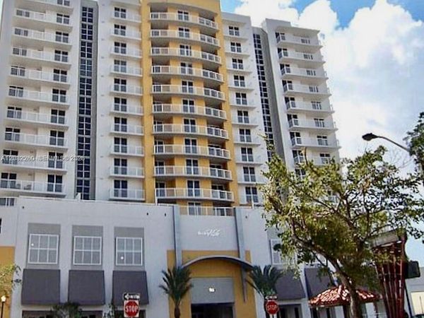 900 SW 8th St , Unit 808, Miami, FL 33130
