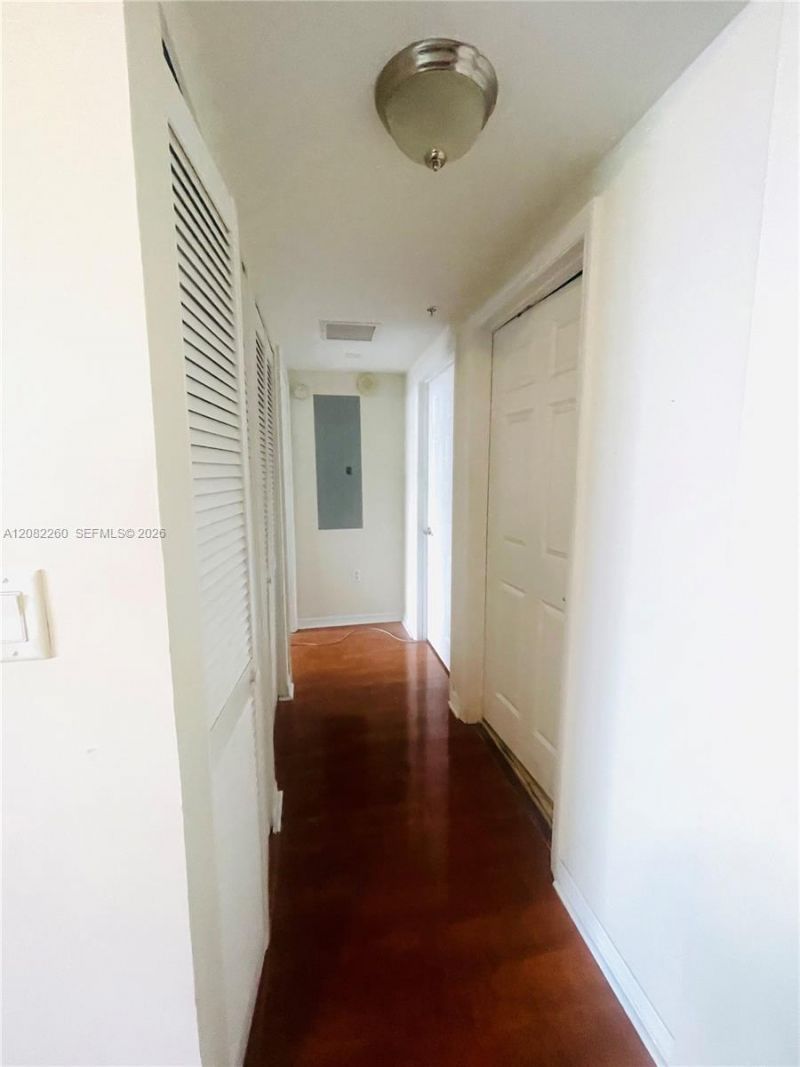 900 SW 8th St , Unit 808, Miami, FL 33130 Photo