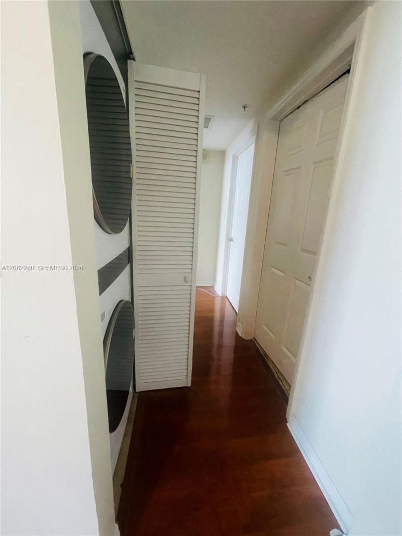 900 SW 8th St , Unit 808, Miami, FL 33130 Photo