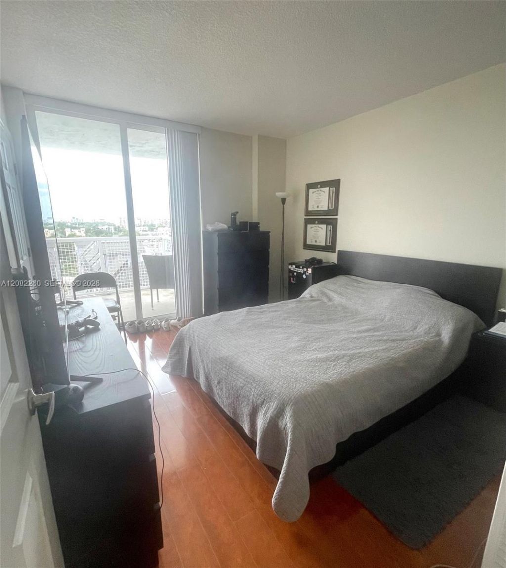 900 SW 8th St , Unit 808, Miami, FL 33130 Photo
