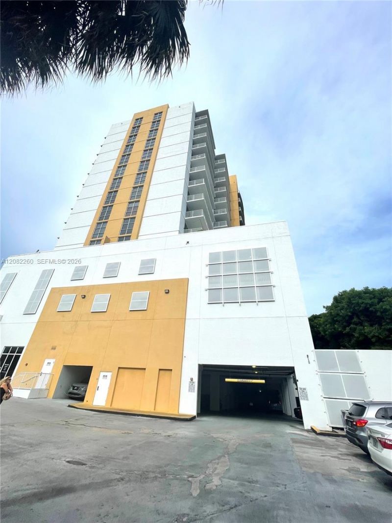900 SW 8th St , Unit 808, Miami, FL 33130 Photo