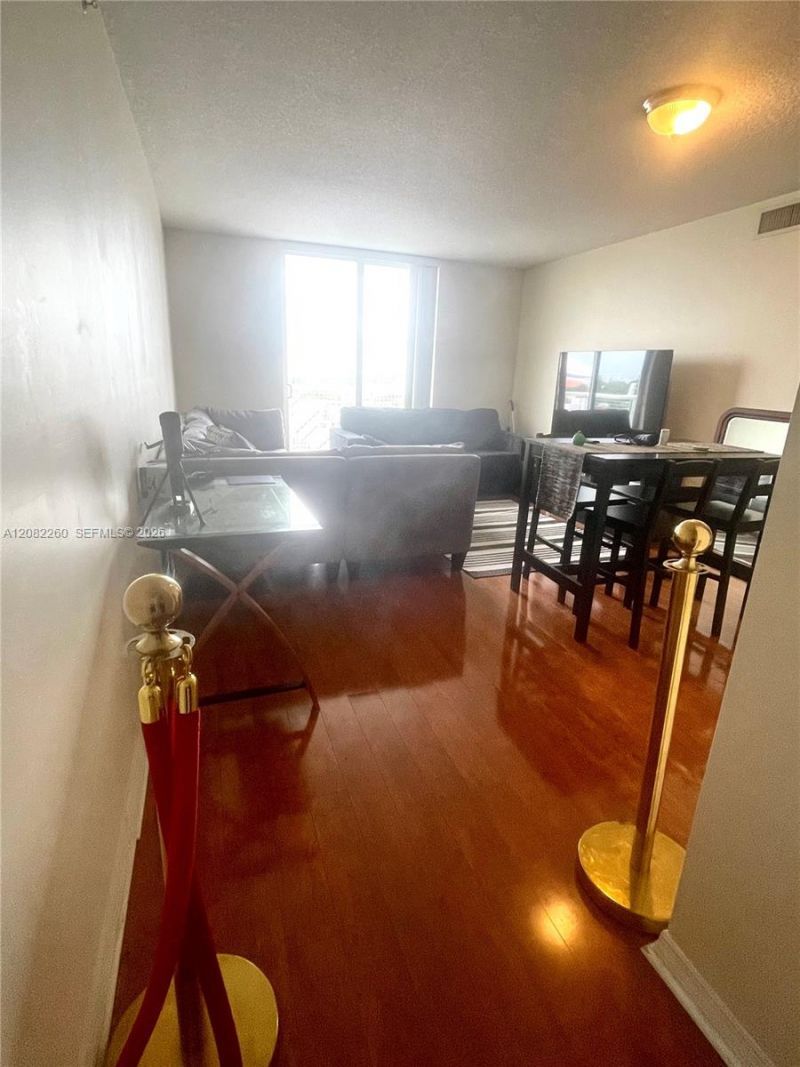 900 SW 8th St , Unit 808, Miami, FL 33130 Photo