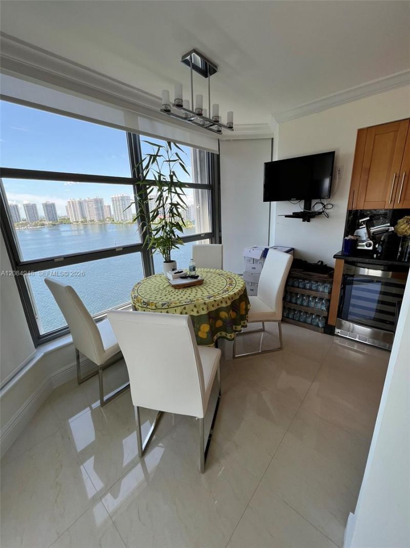 3530 Mystic Pointe Dr , Unit 1215, Aventura, FL 33180 Photo