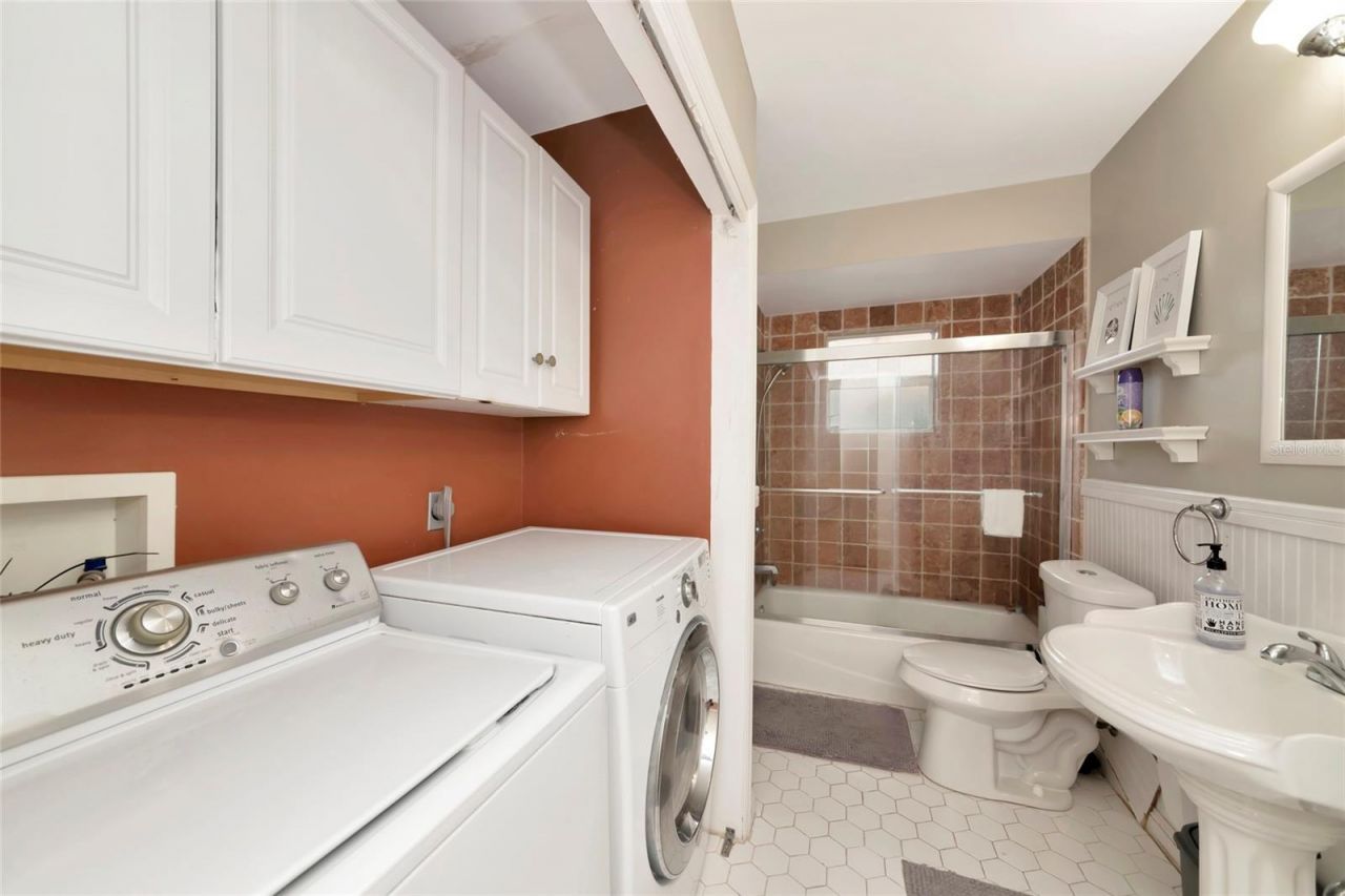 1712 Siesta Drive, Sarasota, FL 34239 Photo
