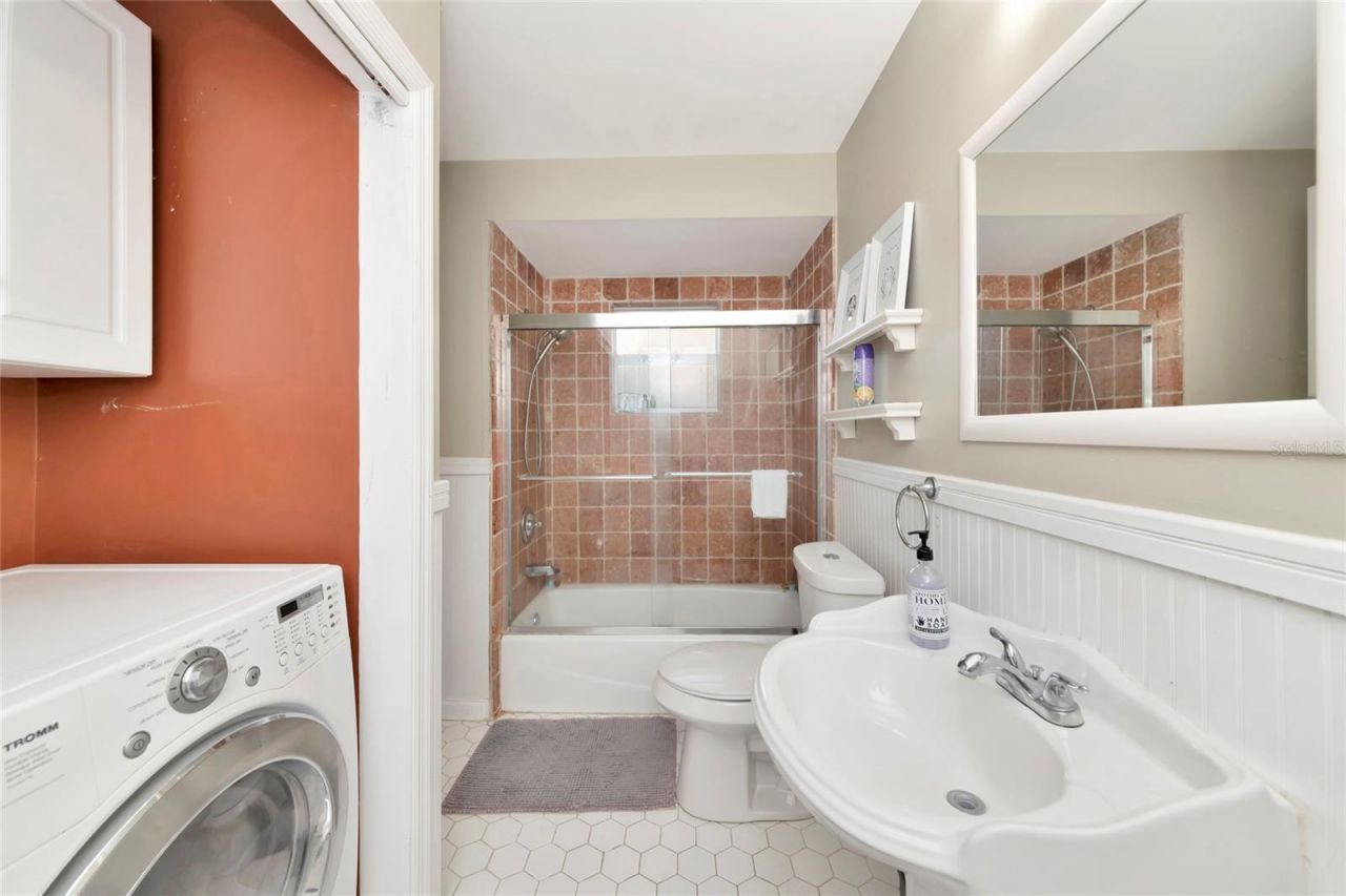 1712 Siesta Drive, Sarasota, FL 34239 Photo