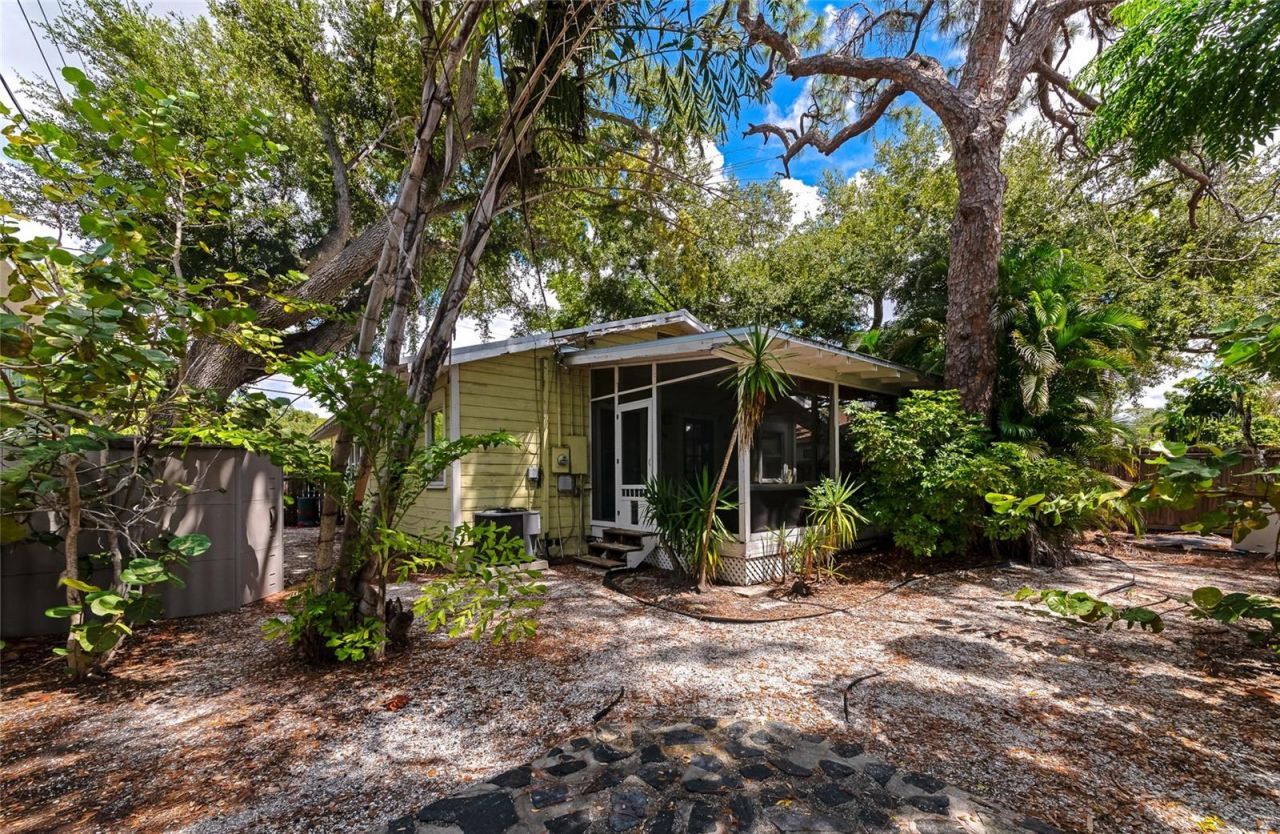 1712 Siesta Drive, Sarasota, FL 34239 Photo
