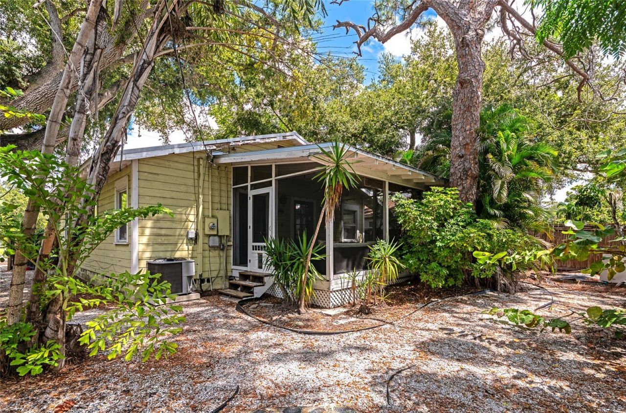 1712 Siesta Drive, Sarasota, FL 34239 Photo