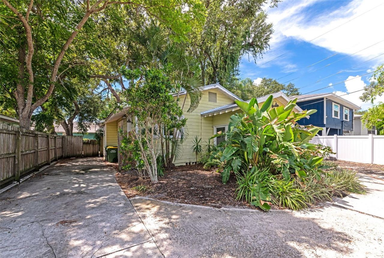 1712 Siesta Drive, Sarasota, FL 34239 Photo