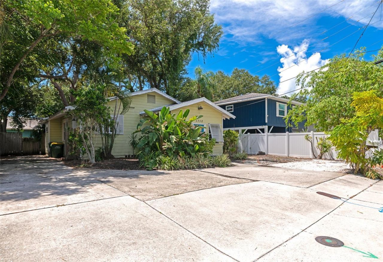 1712 Siesta Drive, Sarasota, FL 34239 Photo