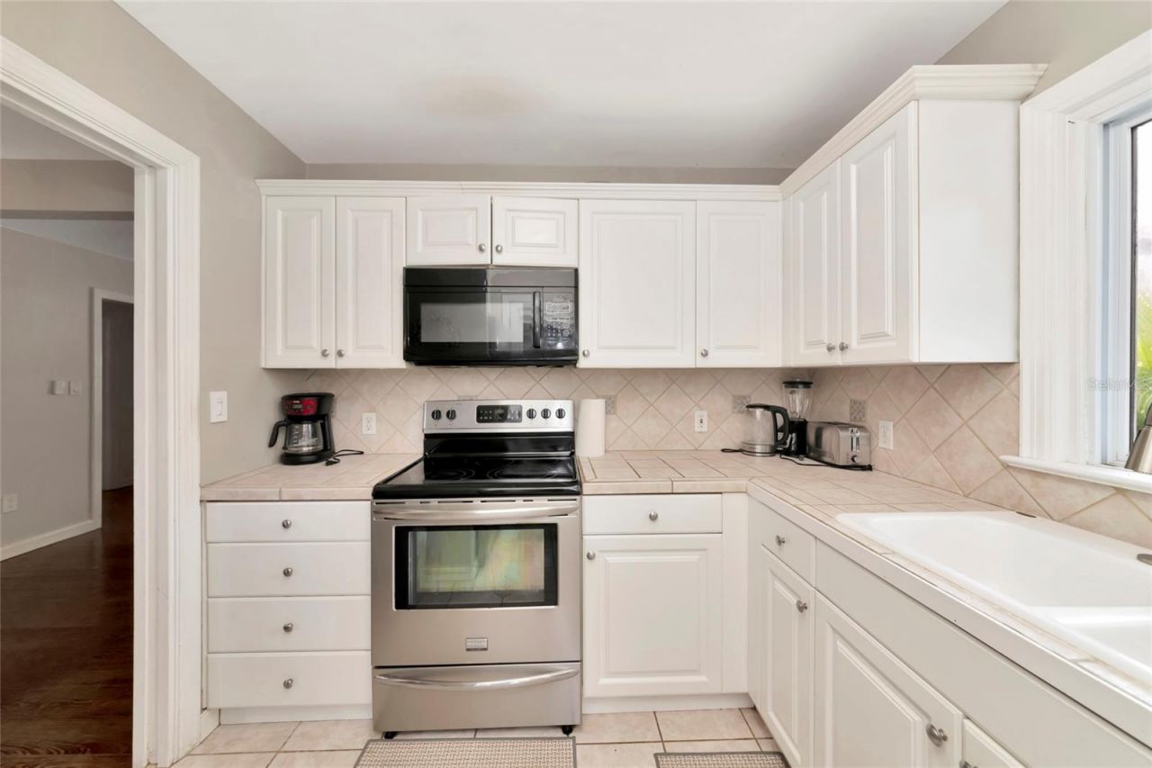 1712 Siesta Drive, Sarasota, FL 34239 Photo