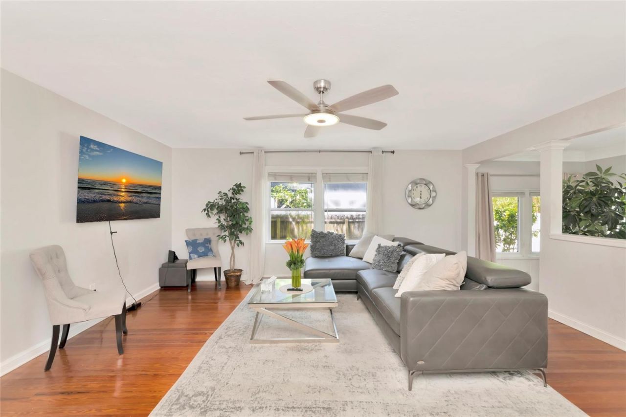 1712 Siesta Drive, Sarasota, FL 34239 Photo