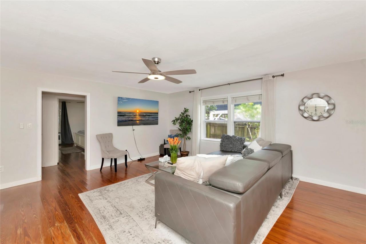 1712 Siesta Drive, Sarasota, FL 34239 Photo
