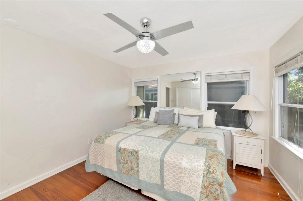 1712 Siesta Drive, Sarasota, FL 34239 Photo