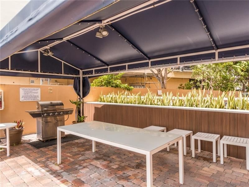 121 Golden Isles Drive, Unit 806, Hallandale Beach, FL 33009 Photo