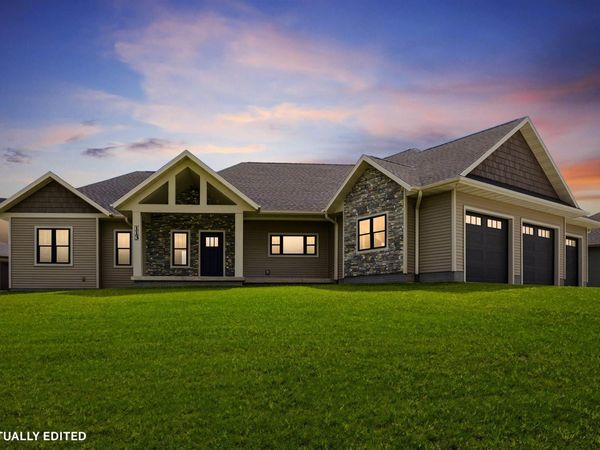 113 Countryside Road , Luana, IA 52156