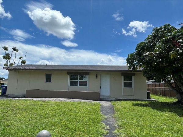 3270 NW 196th Ln , Miami Gardens, FL 33056