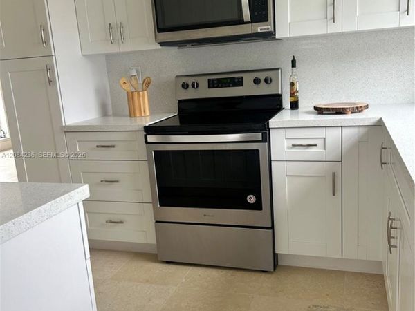 3270 NW 196th Ln , Miami Gardens, FL 33056