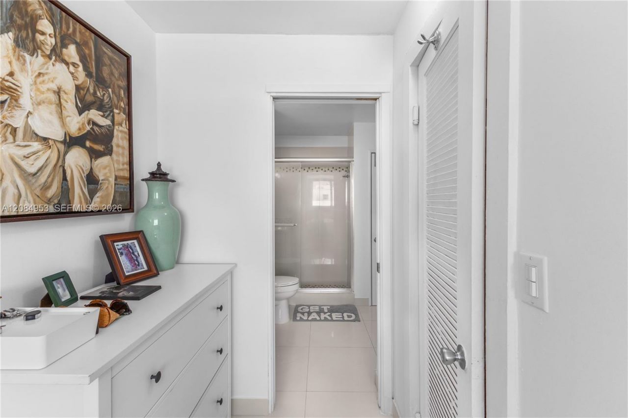 345 Ocean Dr, Unit 607, Miami Beach, FL 33139 Photo