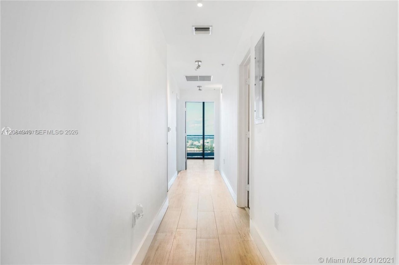90 SW 3rd St, Unit 4004, Miami, FL 33130 Photo
